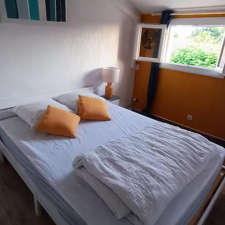 Maison Clealine A 100m, Meuble Tourisme 3 Etoiles, Parking Gratuit, Wifi פרונטיניאן